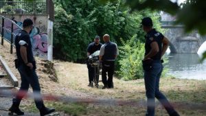 Cadavere recuperato nel Po all'altezza della diga Michelotti, e' mistero