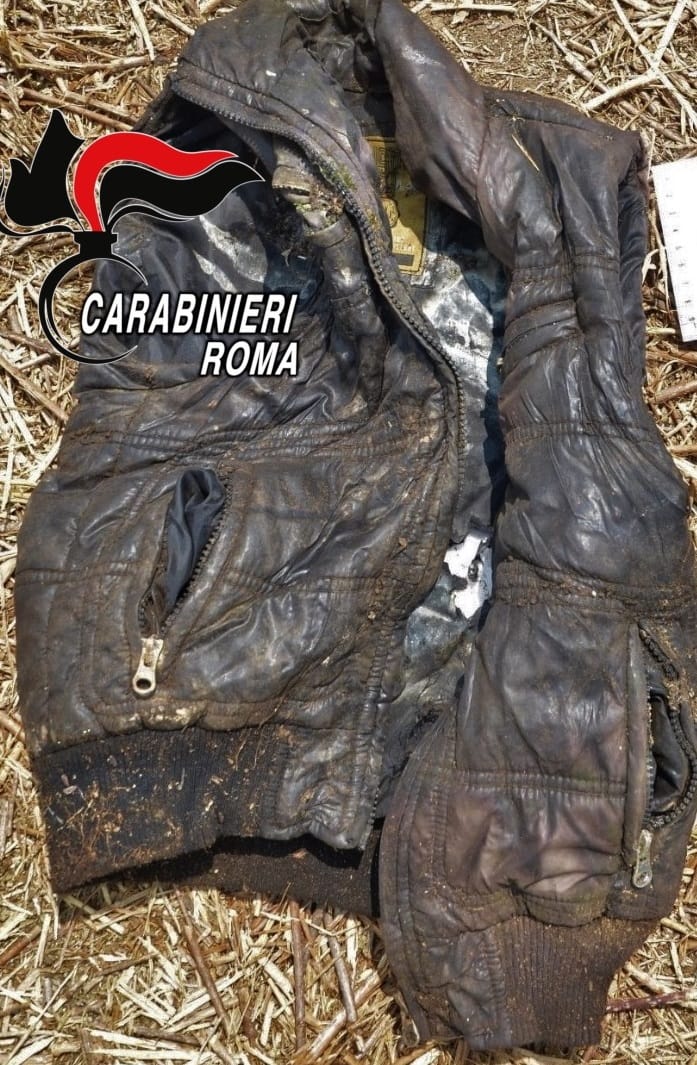 Oggetti personali rinvenuti sul luogo del ritrovamento (foto 4)