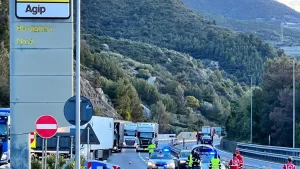 Due migranti travolti e uccisi da un furgone sull'A10 Genova-Ventimiglia